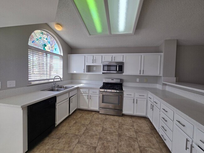 Building Photo - 2252 Welsey Manor Dr