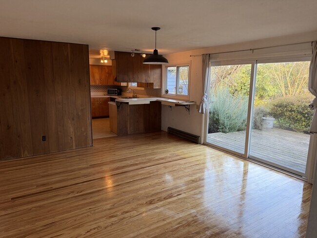 Building Photo - 3525 River Rd