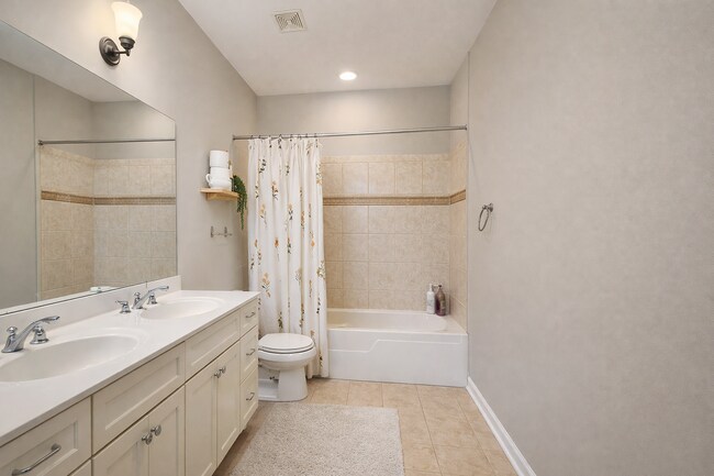 Building Photo - 2331 N Lister Ave