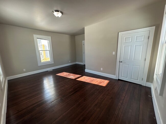 Building Photo - Large Open Concept 5BR/2BA Rent to Own Home