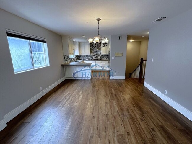 Building Photo - 2405 Vanderbilt Ln