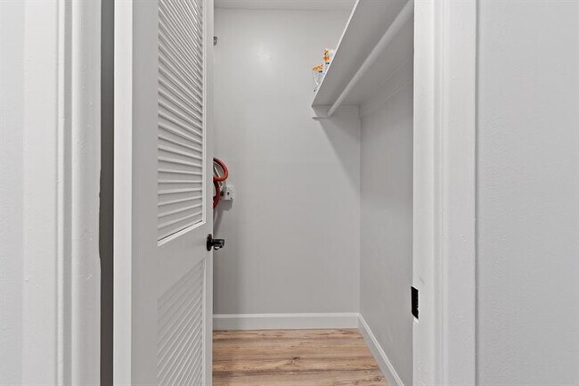 Building Photo - 2900 NE 30th St