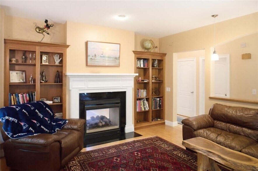 Building Photo - 37 Seabury Dr