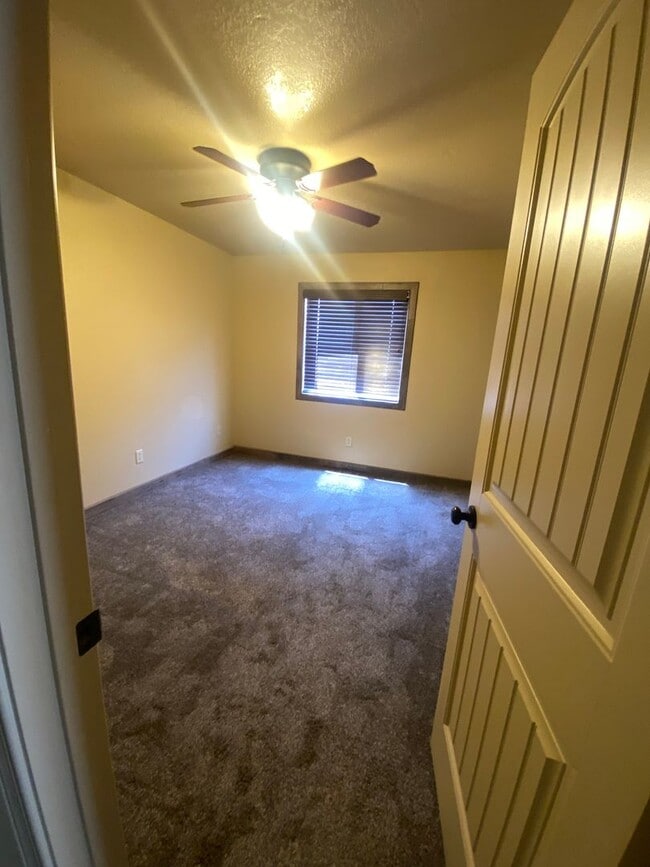 Building Photo - Adorable Home Centrally located in Loma He...