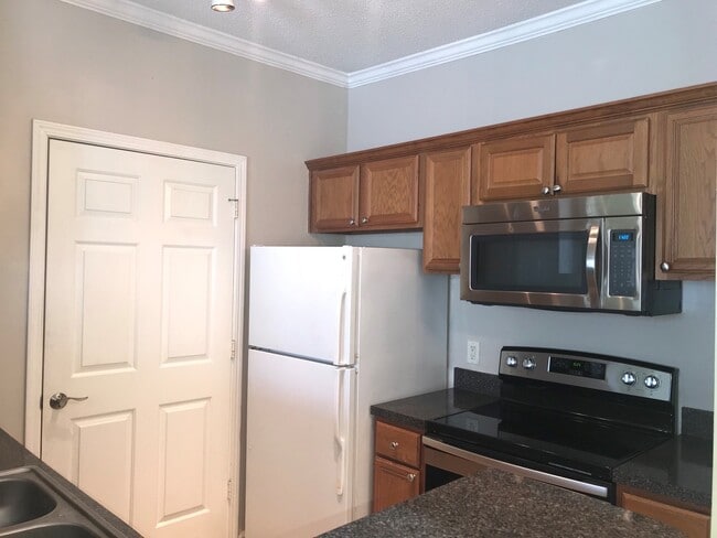 Building Photo - 45 Sycamore Ave