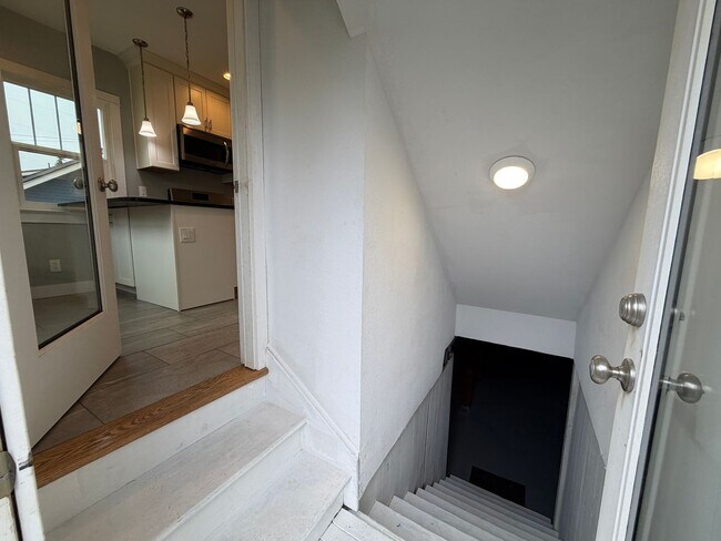 Building Photo - 3 Bedroom 1.5 Bath Single Family house on ...