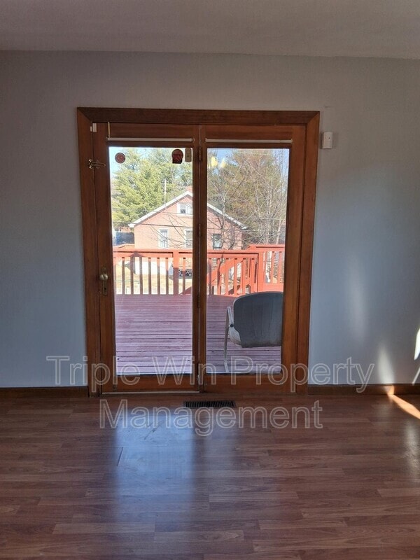 Building Photo - 313 Carthage Ave