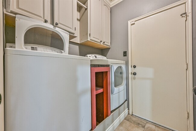 Building Photo - 2714 Safe Harbor Cir