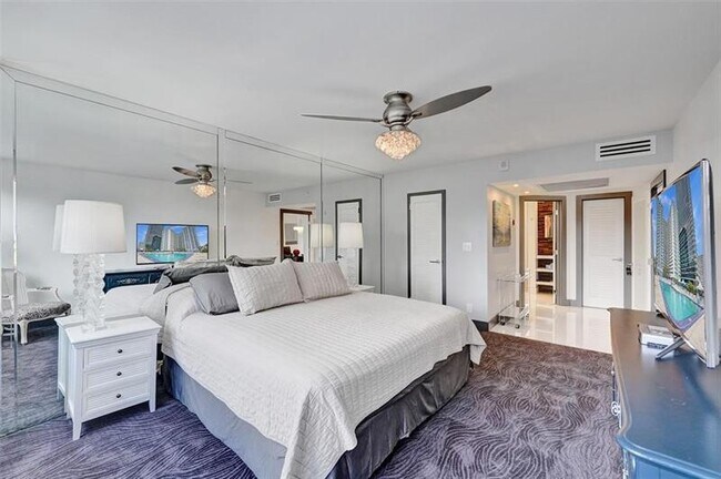 Building Photo - 2030 S Ocean Dr