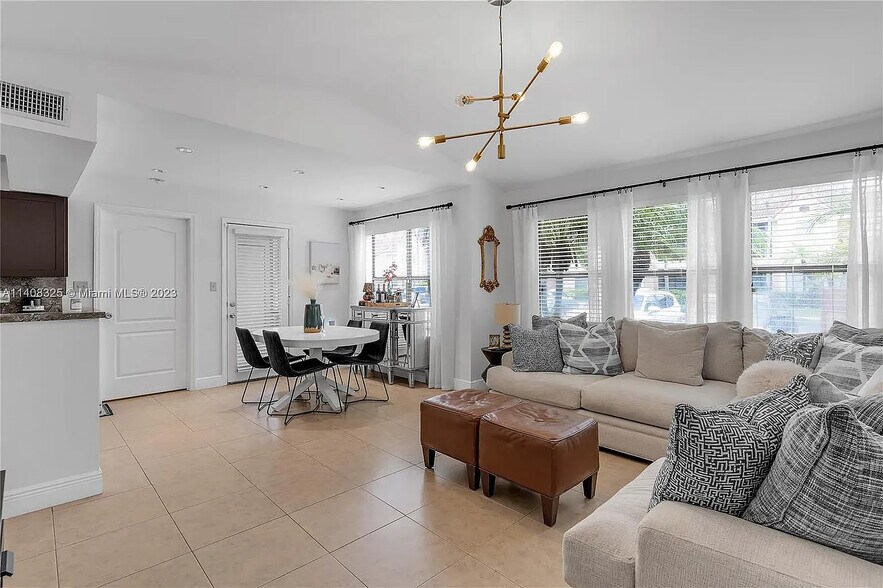 Building Photo - 10441 SW 156th Ct