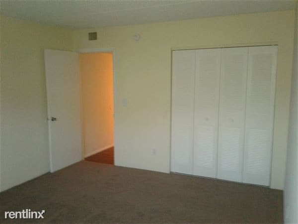 Building Photo - 460 Brentwood Dr