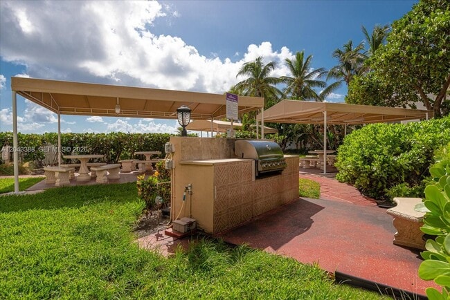 Building Photo - 3505 S Ocean Dr