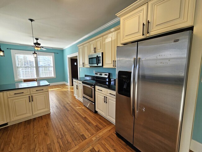 Building Photo - 23 McAdoo Ave