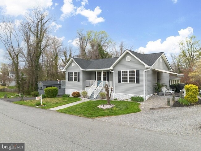 Building Photo - 6117 Riverview Dr