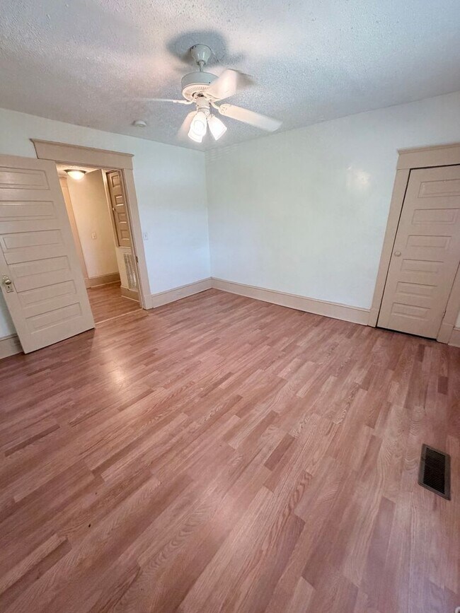 Building Photo - Available Now! River Arts District. 2 bedrooms/1 bathroom