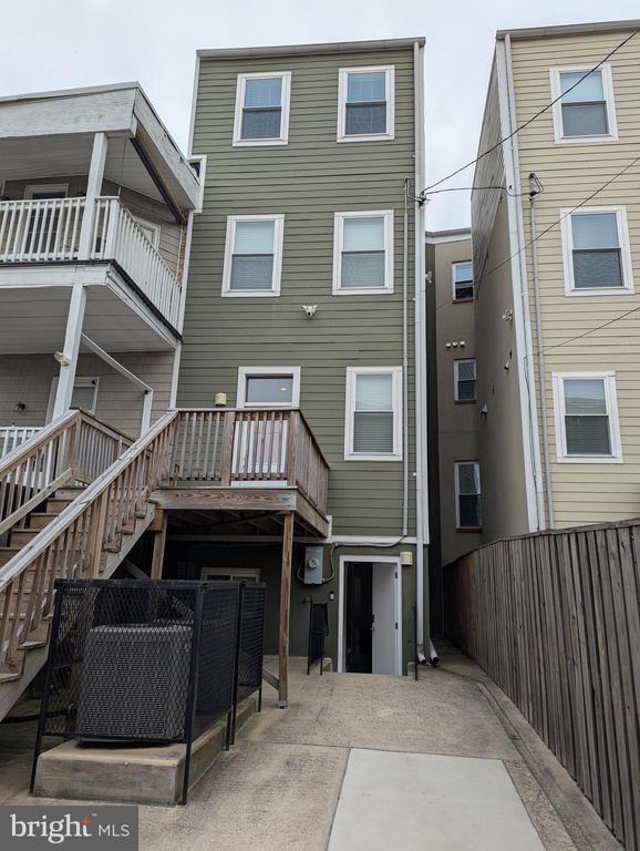 Building Photo - 2223 Callow Ave