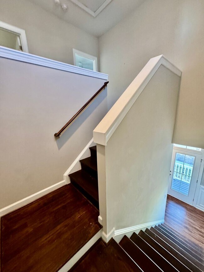 Building Photo - Experience Modern Coastal Living!