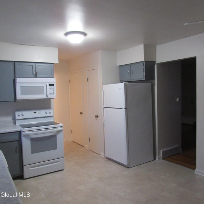 Building Photo - 34 B Commodore St