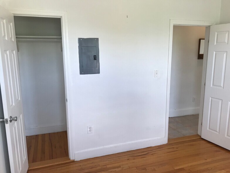 Building Photo - 151 Park St