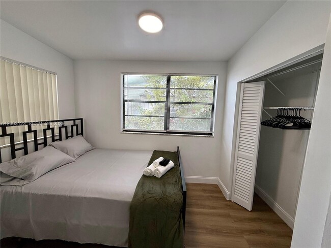 Building Photo - 864 80th St