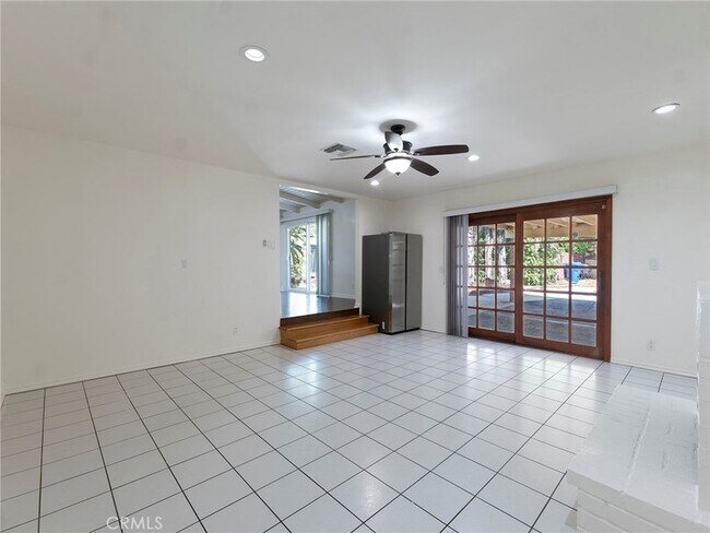 Building Photo - 10918 Reseda Blvd