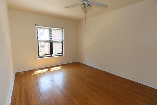 Building Photo - 836 W Waveland