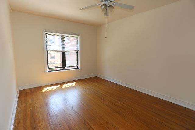 Building Photo - 836 W Waveland