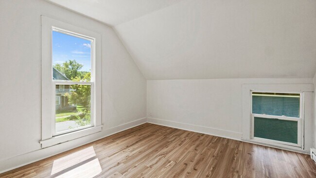 Building Photo - COMING SOON! 3 Bedroom House