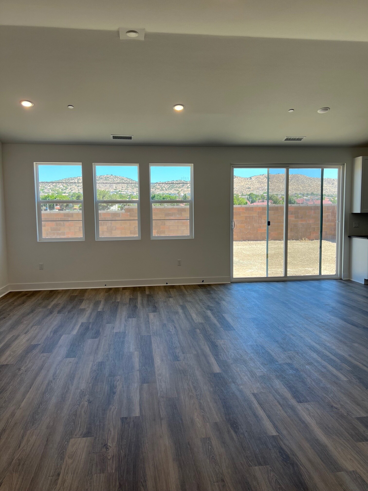 Living & dining room - 1840 Vincent Dr