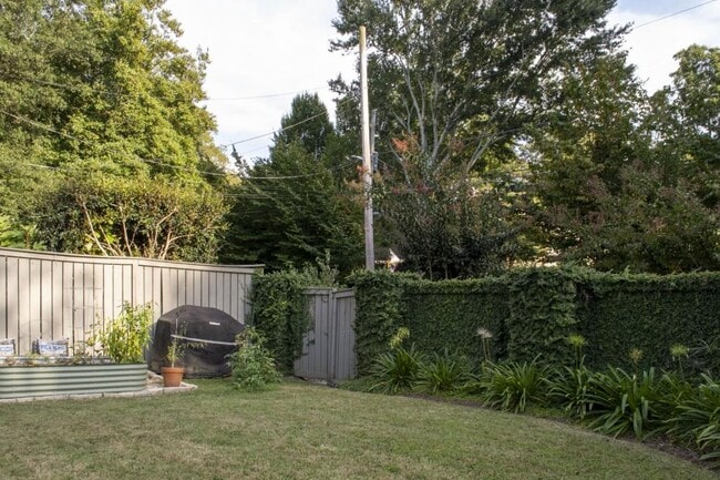 Building Photo - 801 Durant Pl NE