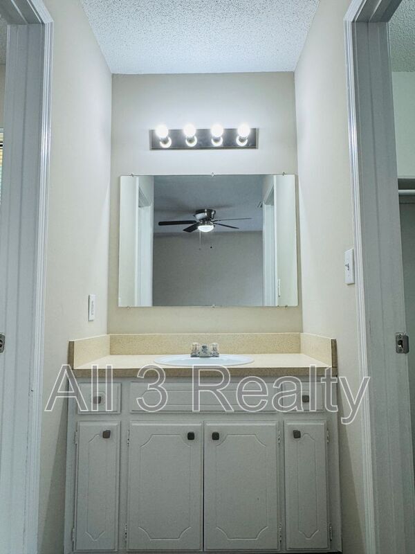 Building Photo - 4107 Beardsley Dr