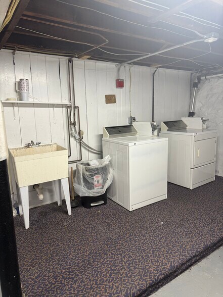 Building Photo - 242 4th Ave