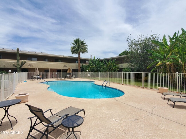 Building Photo - 6824 E 2nd St