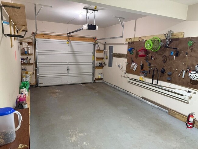 Building Photo - 3051 Briarwood Dr