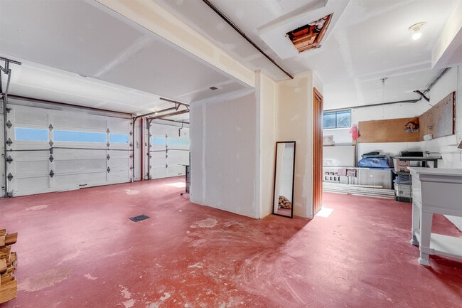 Building Photo - 521 Woodhaven Dr