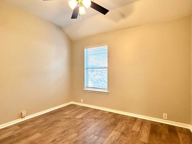 Building Photo - 3002 E Cedar Sun Trail