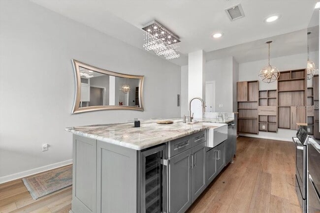 Building Photo - 400 4th Ave S