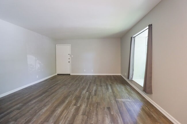 Building Photo - 2 Bed | 1 Bath Condo in Central Tulsa!