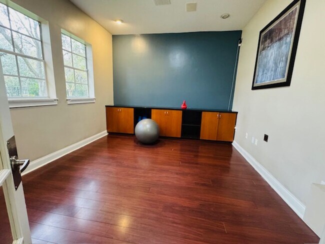 Building Photo - 8842 Villa View Cir