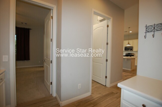 Building Photo - 7642 W Glass Ln