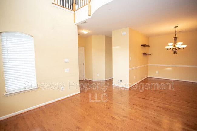 Building Photo - 42 Tudor Ct