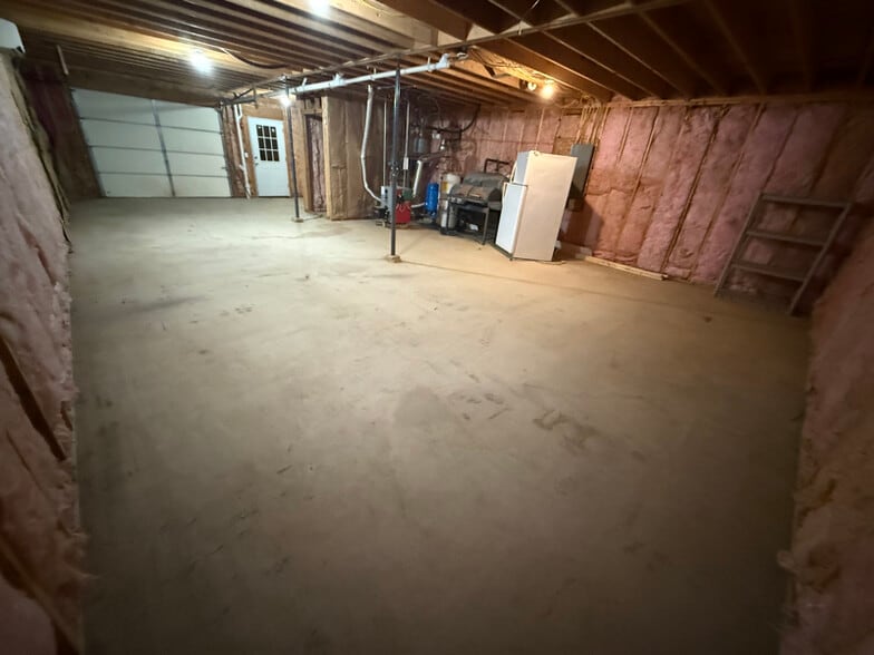 Building Photo - 1458 N Main St