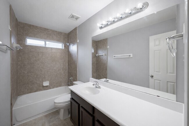 Building Photo - 16906 Langham Heights Ln