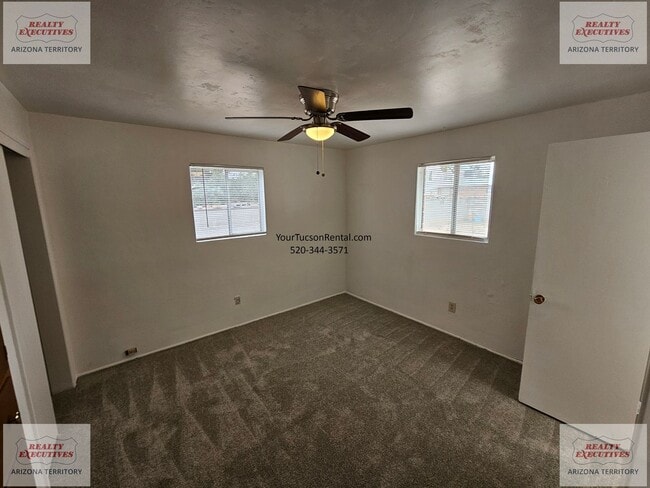 Building Photo - Grant & Silverbell Rd 3/1.5 with A/C $500 Security Deposit