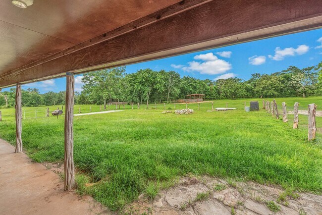 Building Photo - 10 acres with 3/2 cabin for rent in Navaso...