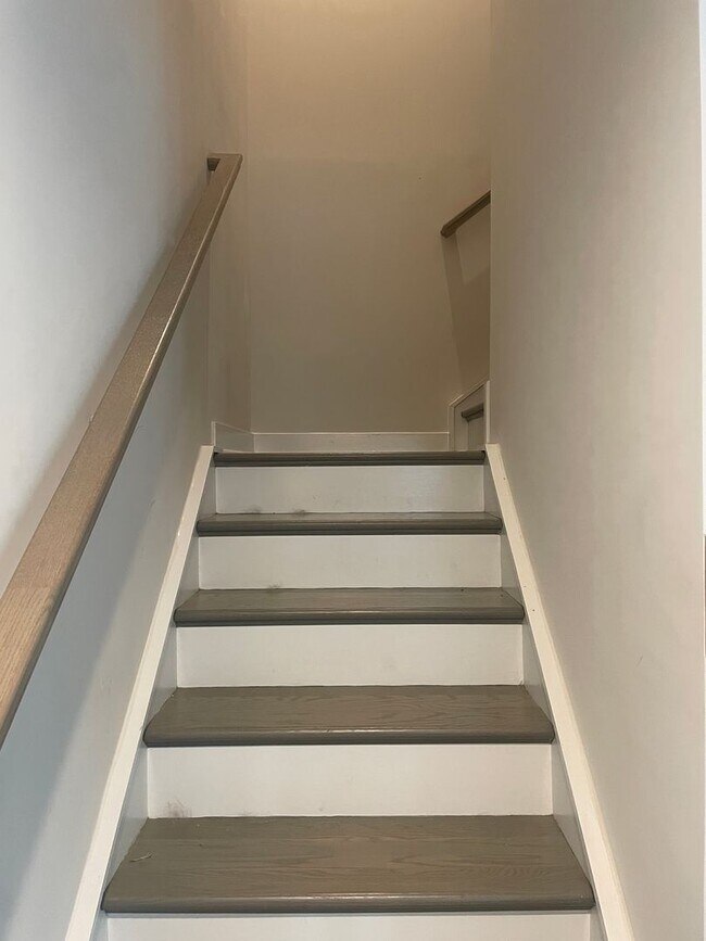 Building Photo - Luxury 3BR Townhome in Langtree- Modern Finishes & Prime Location!