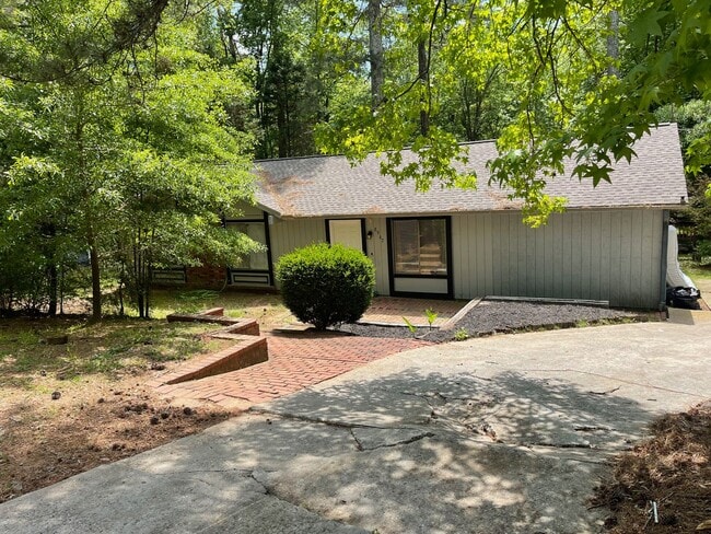 Building Photo - Ranch in Riverdale!
