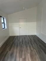 Building Photo - 210 W 53rd Ter