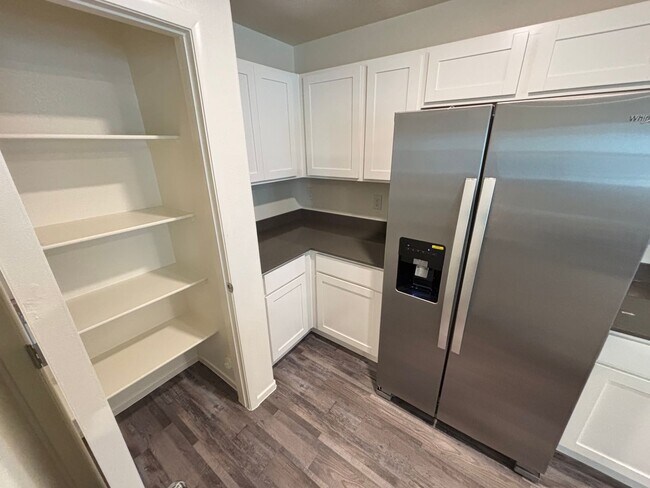 Building Photo - Charming 3Bed/2.5Bath/2Car Townhouse located in Northwest Las Vegas - Make the Move for Less: $30...