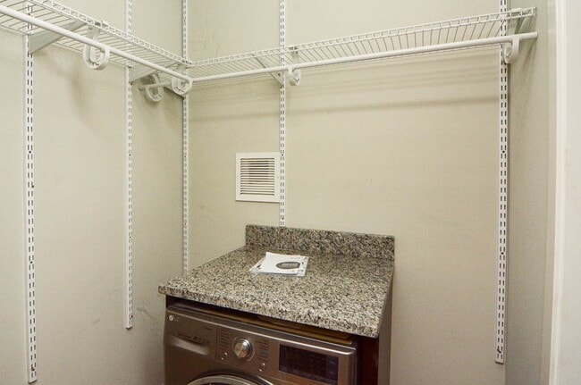 Building Photo - 2907 N Mildred Ave